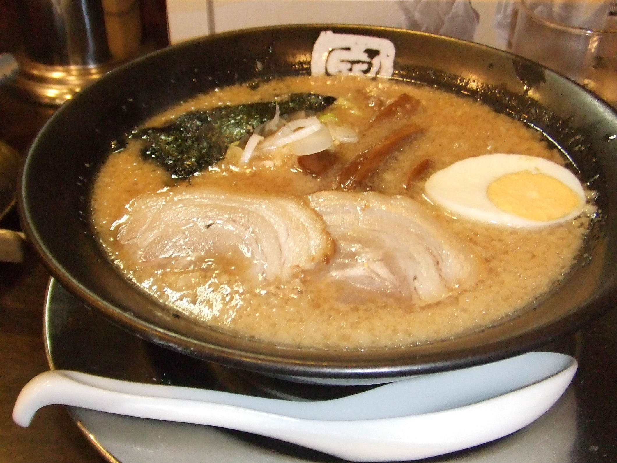 おすすめしいニンニクげんこつラーメン花月 寅 春日店定食屋22 ニンニクげんこつラーメン花月 寅 春日店食堂